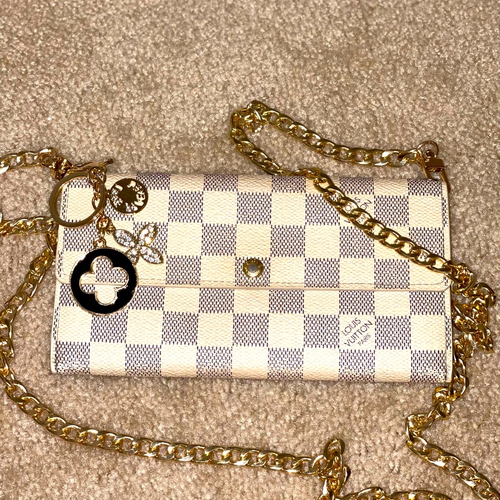 Louis Vuitton Damier Wallet. #CA3100